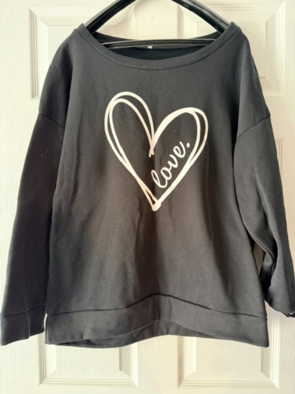 Black “Love” Heart Graphic Sweatshirt – Tagged 2XL